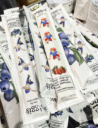 Siggi's squeeze yogurts at FNCE via LizsHealthyTable.com Siggi's squeeze yogurts at FNCE via LizsHealthyTable.com