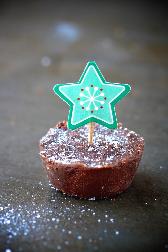 {Sugar-Free} Smoked Salt Peanut Butter Fudge Cups via LizsHealthyTable.com