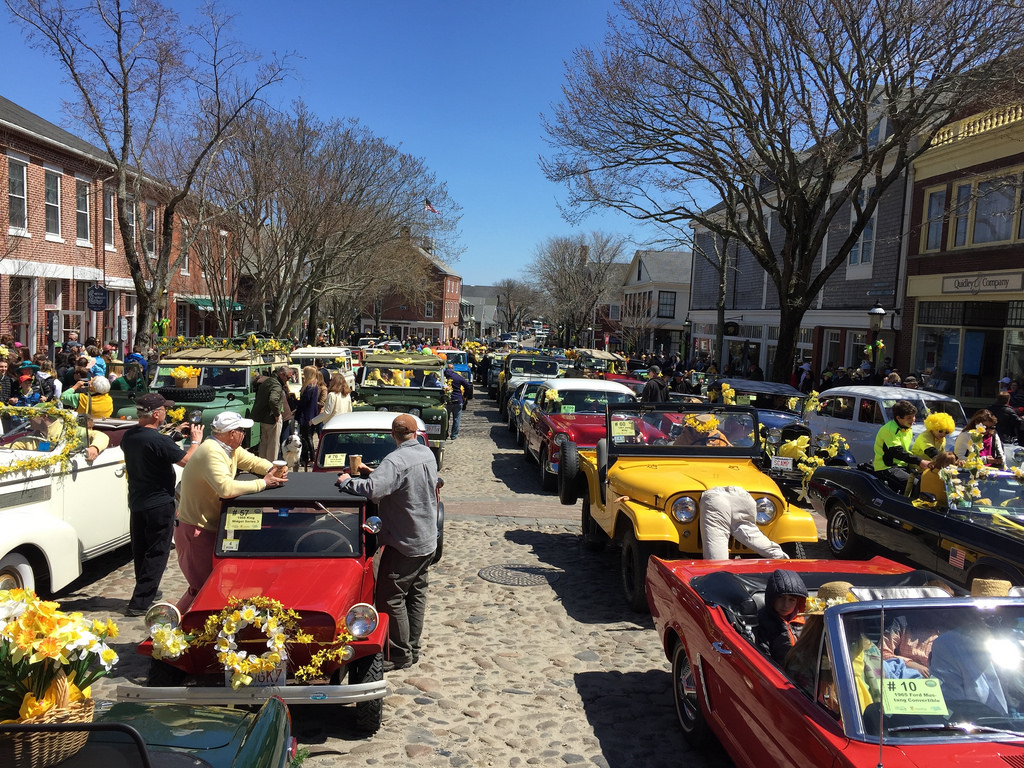 Daffodil Festival street scene on #nantucket via LizsHealthyTable.com