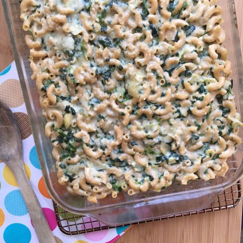 Spinach, Artichoke Mac & Cheese via lizshealthytable.com #dinner #pasta #wholegrain #spinach