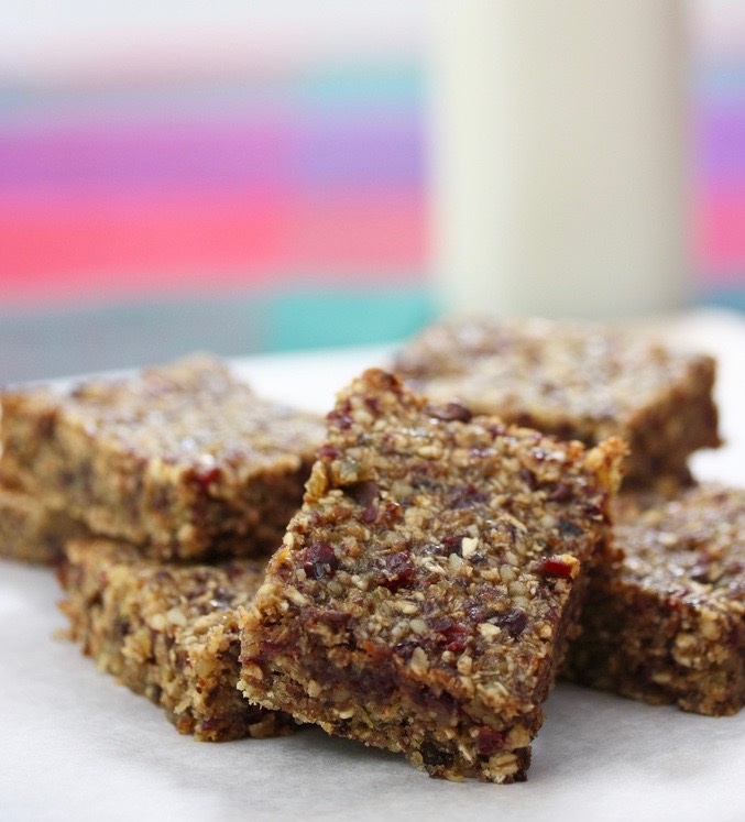 Grab-and-Go Granola Bars via LizsHealthyTable.com #breakfast #snack 