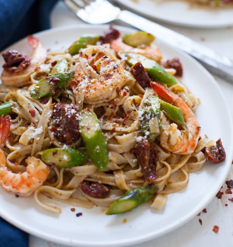 Asparagus recipe roundup via lizshealthytable.com 