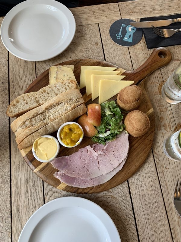 England food and adventure via lizshelthytable.com #england ploughman's lunch
