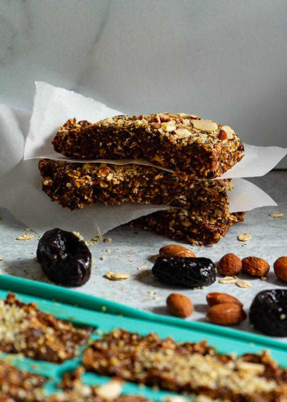 27 Healthier Cookie Swap Cookies, Brownies & Bars via Lizshealthytable.com #cookieswap