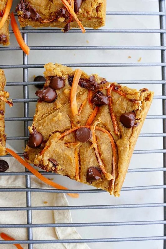 27 Healthier Cookie Swap Cookies, Brownies & Bars via Lizshealthytable.com #cookieswap