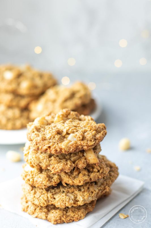 27 Healthier Cookie Swap Cookies, Brownies & Bars via Lizshealthytable.com #cookieswap