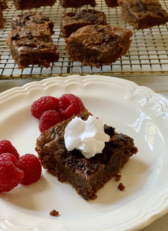 A Recipe for Gluten Free Ooey-Gooey Brownies via lpzshealthytable.com #GlutenFree