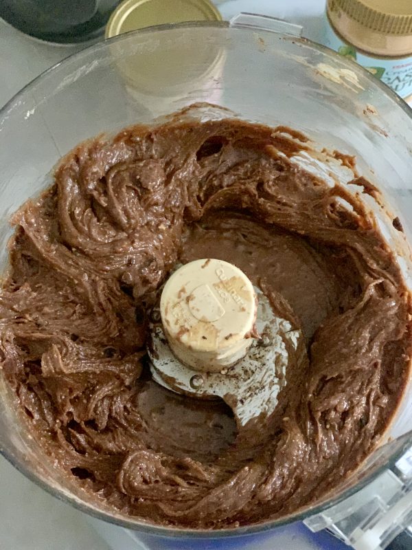 A Recipe for Gluten Free Ooey-Gooey Brownies via lpzshealthytable.com #GlutenFree