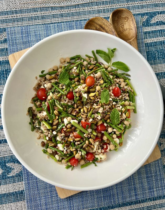 Mediterranean Farro Salad with Pistachios, Asparagus, and Mint via lizshealthytable.com