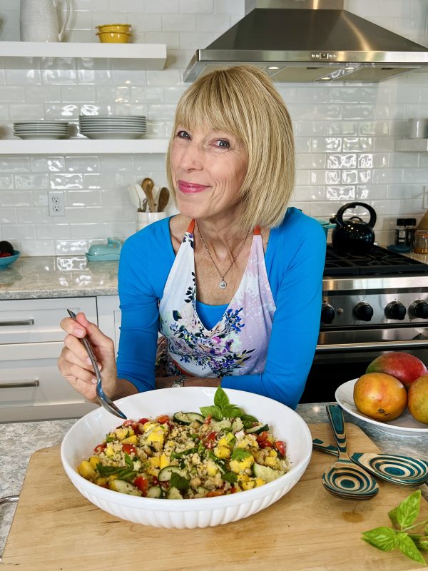 summer mango salad via lizshealthytable.com #mangos